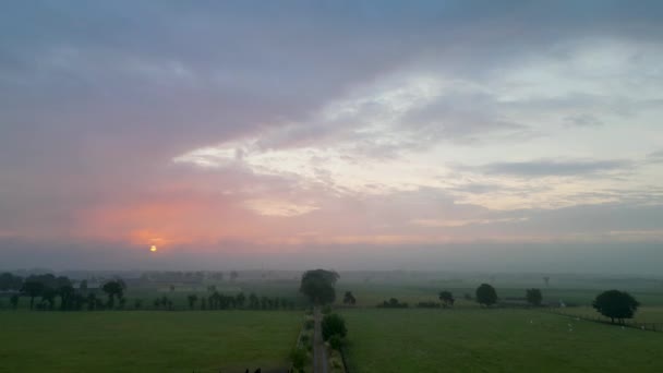 Letecká Panorama Pohled Scéna Romantická Růžová Obloha Při Východu Slunce — Stock video