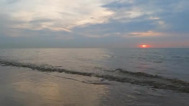 Footage Offers Tranquil Seascape Day Ebbs Twilight Sun Fiery Orb — Stock Video
