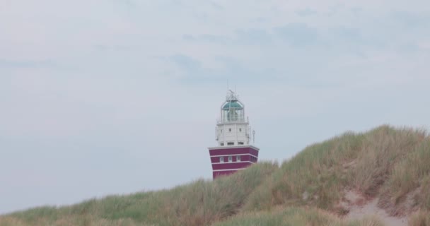 Цей Складський Знімок Чудово Захоплює Безтурботний Маяк Виходить Ніжних Дюн — стокове відео