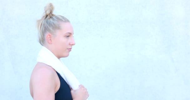 Cette Séquence Montre Une Athlète Féminine Concentrée Pause Pendant Moment — Video