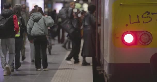 Антверпен Бельгія Лютого 2024 Року Відправлення Центральний Залізничний Вокзал Антверпена — стокове відео