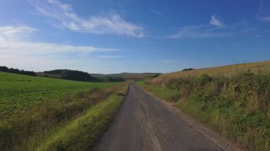 Cap Blanc-Nez, Escalles, Pas-de-Calais, Hauts-de-France, Fransa, 29 Temmuz 2025, sakin bir kırsal yol..