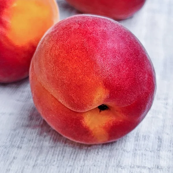Red Sided Ripe Apricot Linen Tablecloth Summer Fruits — Stock Photo, Image