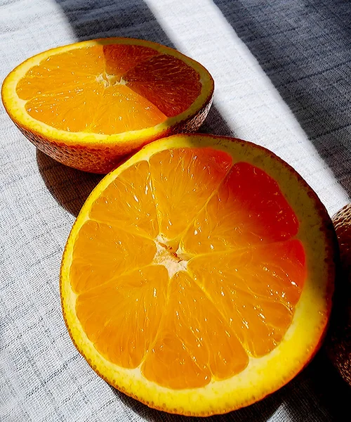 Saftige Orange Geschnitten Die Vom Sonnenlicht Erhellt Wird Nahaufnahme Makro — Stockfoto