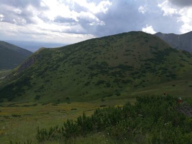 Tatra, Slovakya 'da dağları ve bulutları olan güzel bir manzara