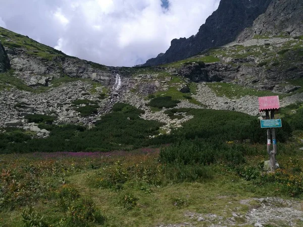 Vacker Utsikt Över Ett Litet Berg Bergen Tatra Slovakien — Stockfoto