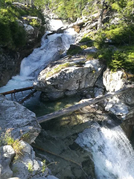 Schöner Wasserfall Vor Naturkulisse Der Tatra Slowakei — Stockfoto