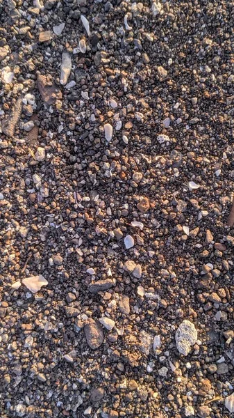 Schwarzer Sand Mit Kieselsteinhintergrund — Stockfoto