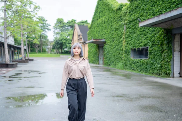 Uma Mulher Taiwanesa Visitando Huashan Taipei — Fotografia de Stock