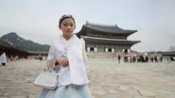 Vidéo Ralenti Une Coréenne Portant Chimachogori Palais Gyeongbokgung Séoul Corée — Video
