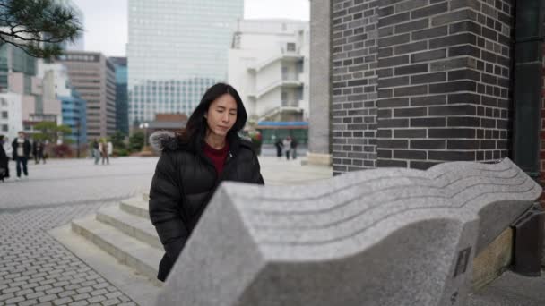 Zpomalené Video Dlouhosrstého Korejce Třiceti Který Navštívil Zimě Kostel Myeong — Stock video