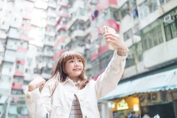 Chinesin Ihren Zwanzigern Spaziert Hongkong — Stockfoto