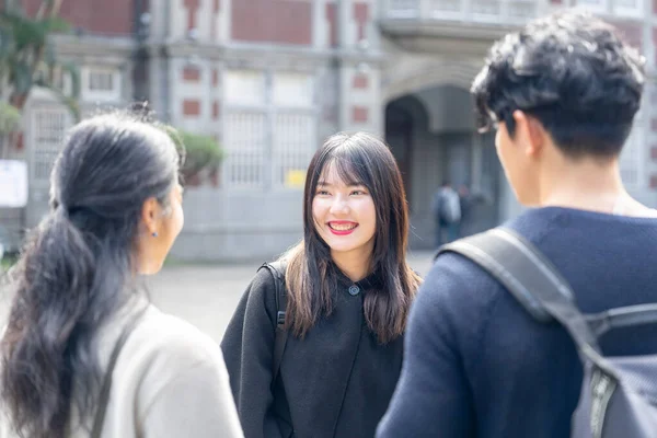 Drei Studenten Gespräch Einer Universität District Taipeh City Taiwan — Stockfoto