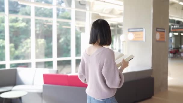 Vídeo Cámara Lenta Una Estudiante Universitaria Taiwanesa Años Que Pasa — Vídeo de stock