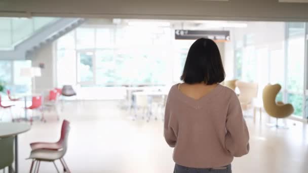 Zpomalené Video Dvacetileté Tchajwanské Studentky Vysoké Školy Která Tráví Čas — Stock video