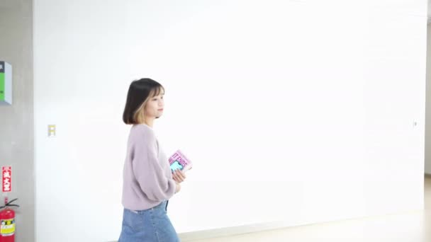 Video Rallentatore Una Studentessa Taiwanese Anni Che Trascorre Del Tempo — Video Stock