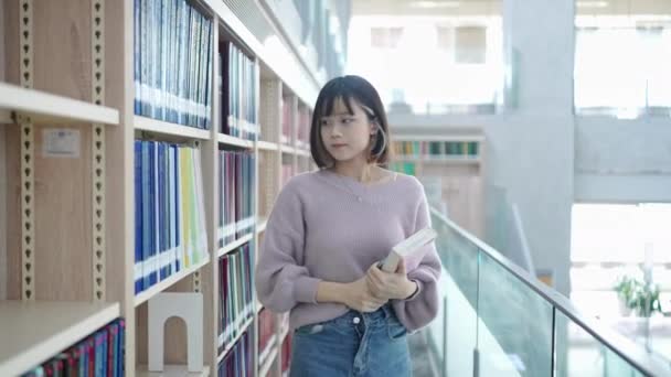 Vídeo Cámara Lenta Una Estudiante Universitaria Taiwanesa Años Que Pasa — Vídeos de Stock