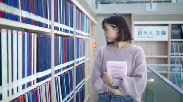 Vídeo Cámara Lenta Una Estudiante Universitaria Taiwanesa Años Que Pasa — Vídeos de Stock