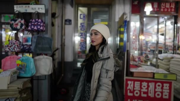 Zpomalené Video Filipínské Ženy Dvacítce Procházející Tradičním Trhu Jihokorejském Soulu — Stock video