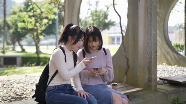 Szene Von Zwei Taiwanesischen Studentinnen Ihren Zwanzigern Die Wenshan District — Stockvideo