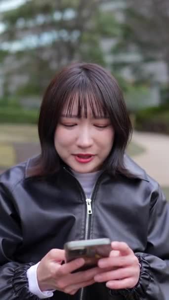 Japon Bir Kadının Kışın Shinagawa Tokyo Daki Gotanda Stasyonu Yakınlarındaki — Stok video