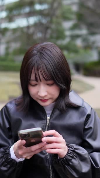 Japon Bir Kadının Kışın Shinagawa Tokyo Daki Gotanda Stasyonu Yakınlarındaki — Stok video