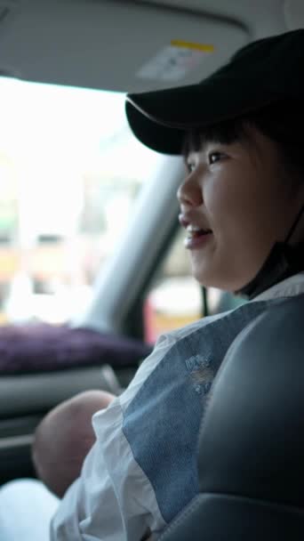 Uma Mãe Taiwanesa Casa Dos Anos Tem Uma Menina Mês — Vídeo de Stock