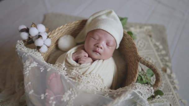 Pasgeboren Fotografie Van Een Taiwanese Baby 18E Dag Geboorte — Stockvideo