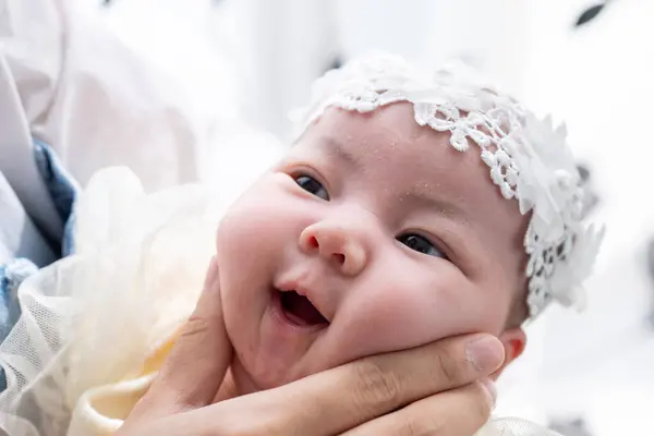 Seorang Ibu Berusia Tahun Tinggal Yilan Taiwan Merawat Seorang Bayi Stok Foto