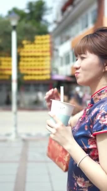 Vertical Video Taiwanese Woman Her 20S Wearing Blue Traditional Chinese — 비디오