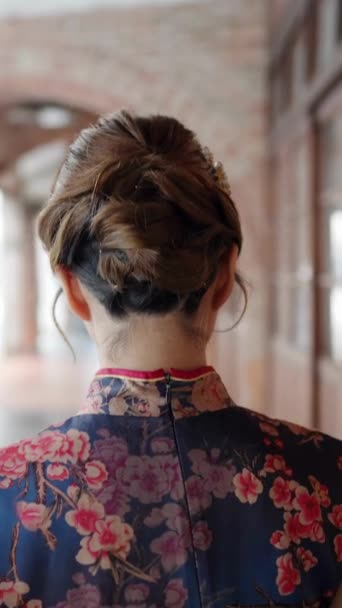 Videoclipul Vertical Lent Motion Unei Femei Taiwaneze Vârsta Ani Purtând — Videoclip de stoc
