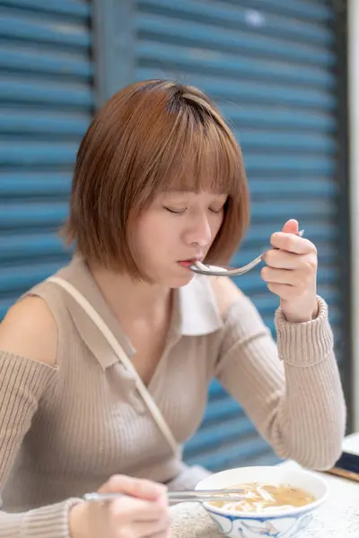 Stock image Young Taiwanese woman in her 20s wearing cream-colored clothes, strolling through the famous tourist attraction Longshan Temple in Wanhua District, Taipei, Taiwan