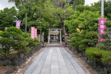 Nagoya, Nishi Ward 'daki Inu Tapınağı' nda bir ziyaret ve dua sahnesi..