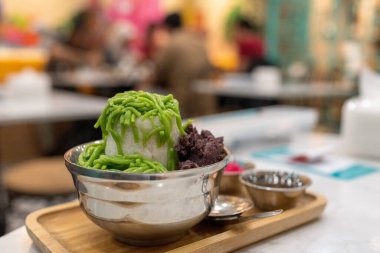 Bukit Bintang, Kuala Lumpur, Malezya 'daki bir alışveriş merkezindeki Nyonya restoranında leziz bir merkez..