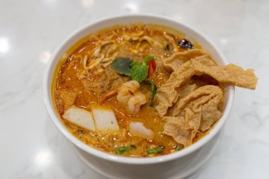 Malezya yemeği, körili laksa, Kuala Lumpur, Malezya 'da bir alışveriş merkezinde..