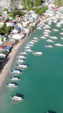 Filipinler 'in Palawan Adası' ndaki gizli bir cennet ve turizm merkezi olan El Nido 'daki şehir alanını, adaları, dağları, plajları ve tekneleri gösteren dikey insansız hava aracı görüntüleri Mayıs ayında çekildi..