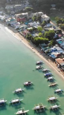 Filipinler 'in Palawan Adası' ndaki gizli bir cennet ve turizm merkezi olan El Nido 'daki şehir alanını, adaları, dağları, plajları ve tekneleri gösteren dikey insansız hava aracı görüntüleri Mayıs ayında çekildi..