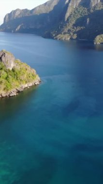 Filipinler 'in Palawan Adası' ndaki gizli bir cennet ve turizm merkezi olan El Nido 'daki şehir alanını, adaları, dağları, plajları ve tekneleri gösteren dikey insansız hava aracı görüntüleri Mayıs ayında çekildi..