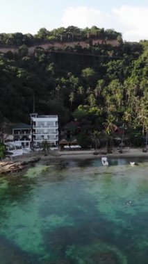 Filipinler 'in Palawan Adası' ndaki gizli bir cennet ve turizm merkezi olan El Nido 'daki gizli bir kumsal, adalar, dağlar, plajlar ve tekneleri gösteren dikey insansız hava aracı görüntüleri Mayıs ayında çekildi..