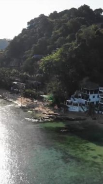 Filipinler 'in Palawan Adası' ndaki gizli bir cennet ve turizm merkezi olan El Nido 'daki gizli bir kumsal, adalar, dağlar, plajlar ve tekneleri gösteren dikey insansız hava aracı görüntüleri Mayıs ayında çekildi..