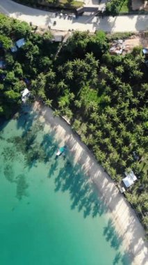 Filipinler 'in Palawan Adası' ndaki gizli bir cennet ve turizm merkezi olan El Nido 'daki gizli bir kumsal, adalar, dağlar, plajlar ve tekneleri gösteren dikey insansız hava aracı görüntüleri Mayıs ayında çekildi..