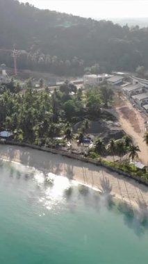 Filipinler 'in Palawan Adası' ndaki gizli bir cennet ve turizm merkezi olan El Nido 'daki gizli bir kumsal, adalar, dağlar, plajlar ve tekneleri gösteren dikey insansız hava aracı görüntüleri Mayıs ayında çekildi..