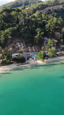 Filipinler 'in Palawan Adası' ndaki gizli bir cennet ve turizm merkezi olan El Nido 'daki gizli bir kumsal, adalar, dağlar, plajlar ve tekneleri gösteren dikey insansız hava aracı görüntüleri Mayıs ayında çekildi..