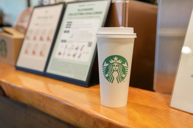 12 Ekim 2024 sabahı Starbucks Changgyeonggung-ro, Jongno-gu, Seul, Güney Kore 'de yer aldı..