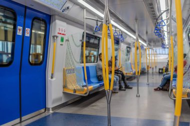 16 Haziran 2024 sabahı, Fraser Business Park Kuala Lumpur Malezya 'daki Chan Sow Lin istasyonundan kalkan trenle.