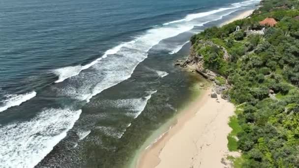 Letecký Pohled Tropickou Pláž Bílým Pískem Pláži Sepanjang Yogyakarta Indonésie — Stock video