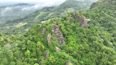 Nglanggeran antik volkanı, Endonezya 'nın havadan görünüşü.