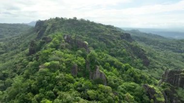 Nglanggeran antik volkanı, Endonezya 'nın havadan görünüşü.