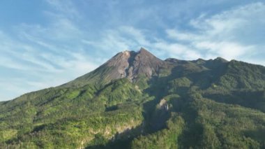 Sabahları Merapi Dağı 'nın havadan görünüşü