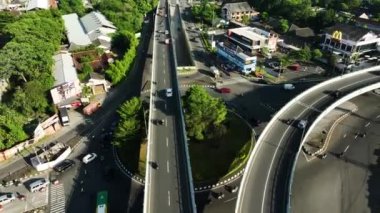 Endonezya 'nın Yogyakarta şehrinde üstgeçit ya da üstgeçit havadan görüntüsü